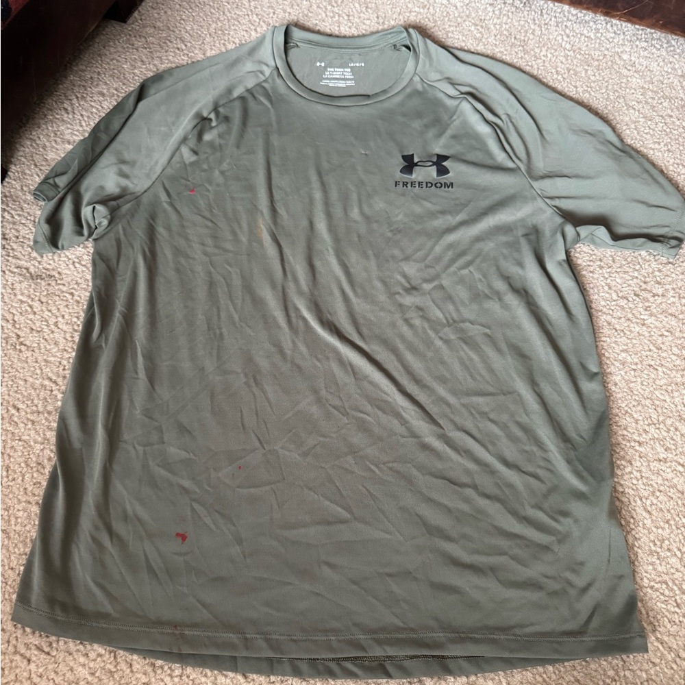 Men’s under armour green short sleeve top